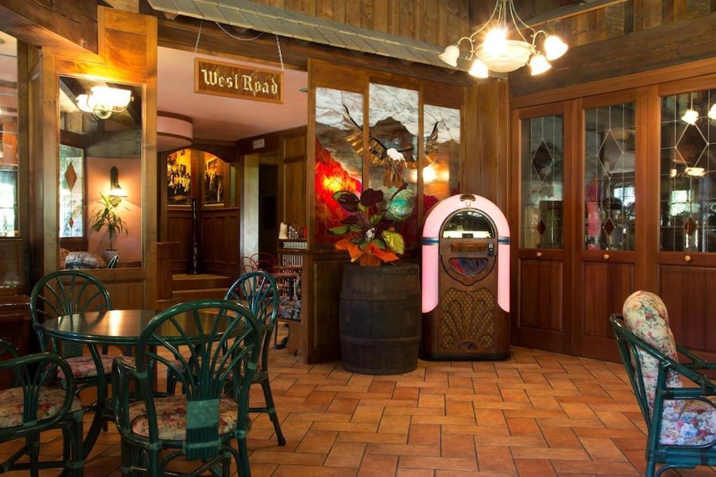 Hotel California Камполук Экстерьер фото